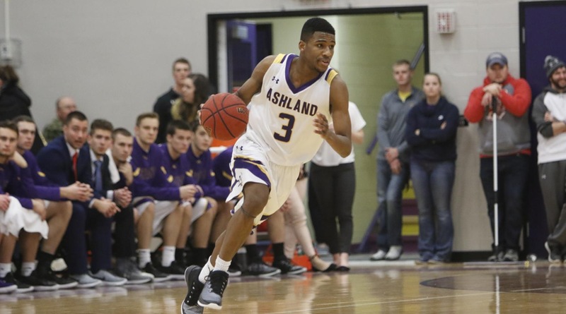 Lakers Pull Away From Eagles In Final Moments