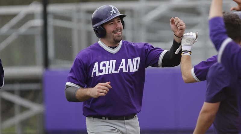 #21 Eagles Sink Lakers in Doubleheader Sweep
